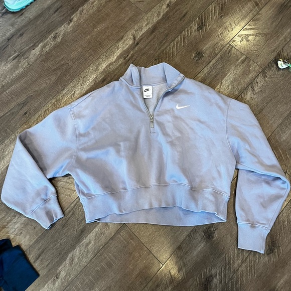Nike Sweaters - Nike crop sweater